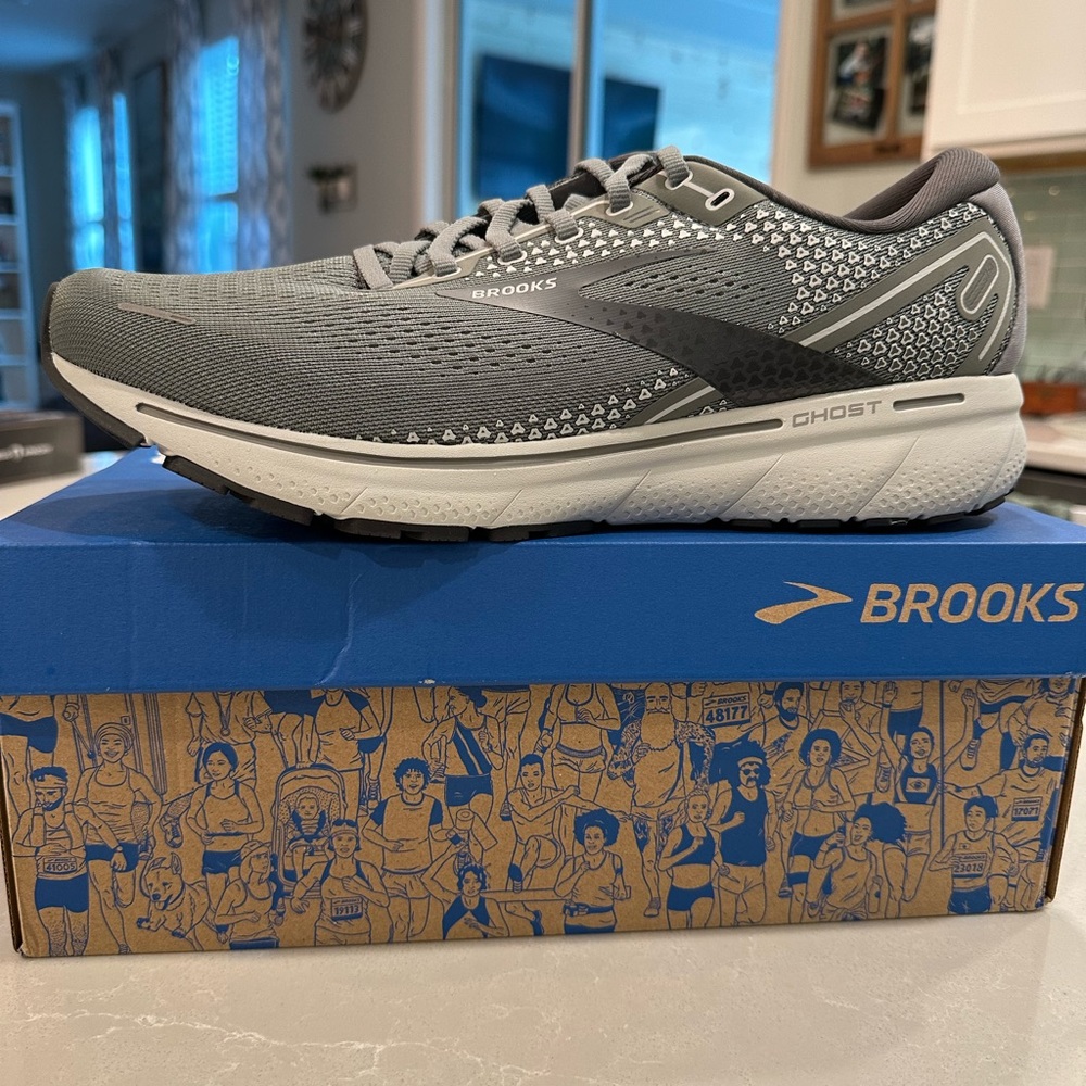 NIB Men’s Brooks 11.5 Ghost 14 Gray/Navy Wide Width